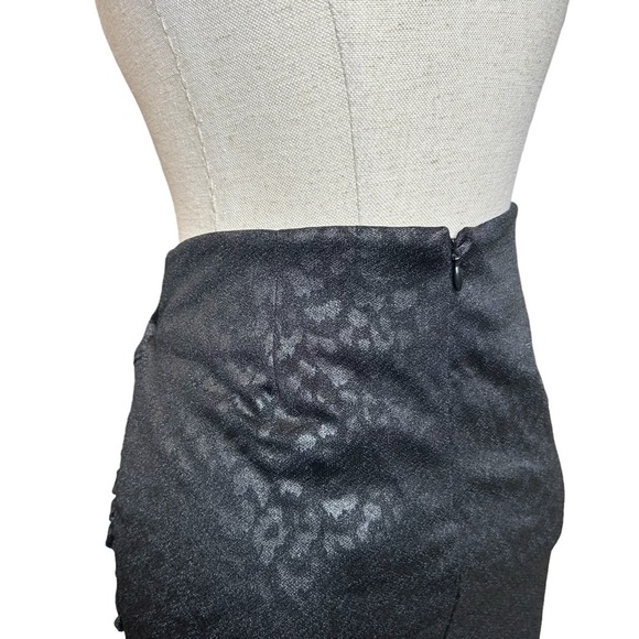 2/$30 2B Bebe Black on Black Animal Leopard Printed Ruched Mini Skirt Size Small - Picture 12 of 13